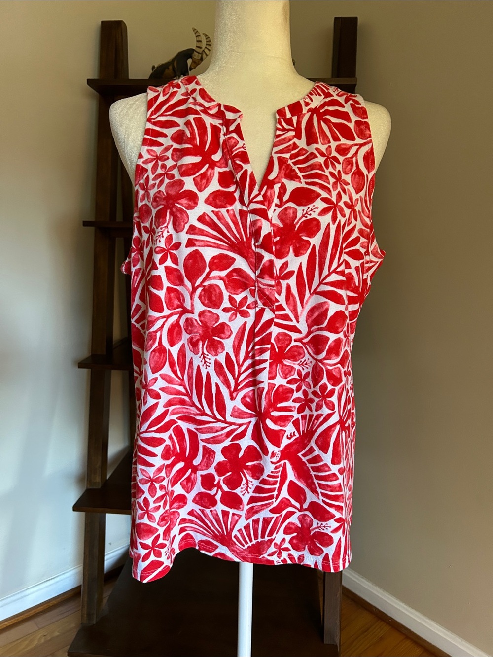 crown & ivy Red Floral Sleeveless Notch-Neck Tank